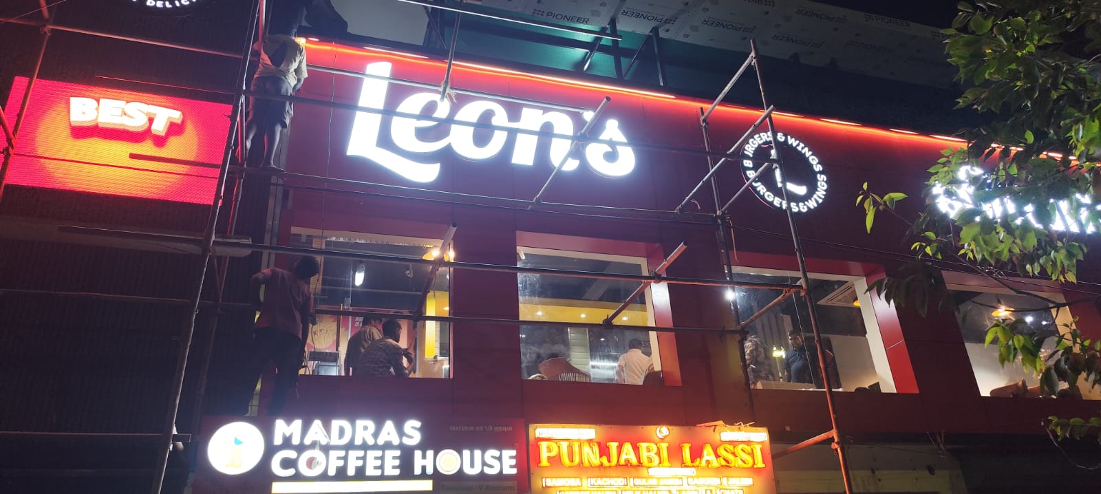 Case Study: Delivering Custom Excellence for Leon’s Burgers & Wings in India